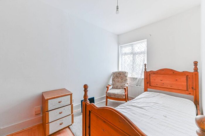 3 Bedroom Semi Detached House For Sale In Queen Street, Croydon, CR0