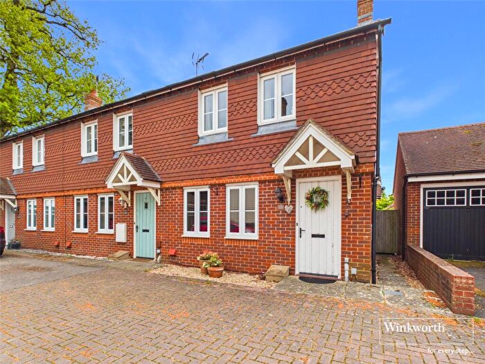 3 Bedroom Semi Detached House For Sale In Horsecroft Way, Tilehurst, Reading, Berkshire, RG31