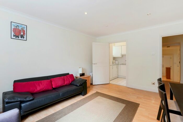 1 Bedroom Flat To Rent In Bishopsgate, London, EC2M