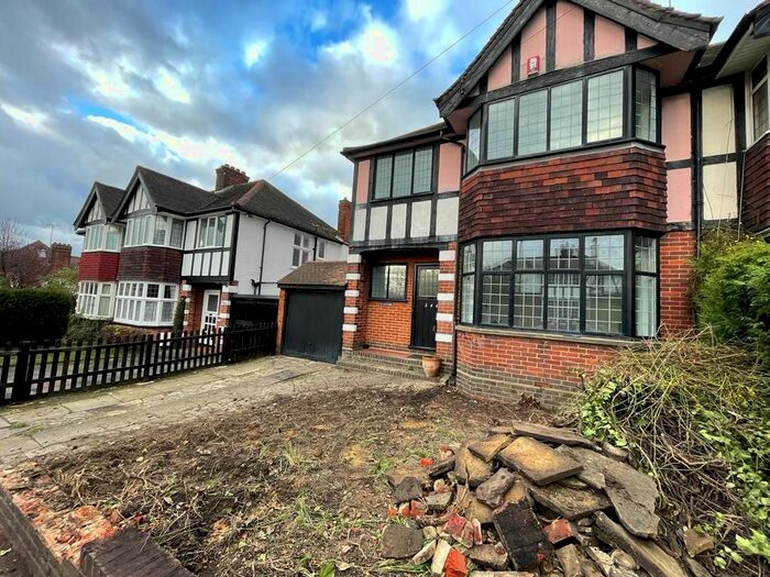 3 Bedroom Semi-Detached House To Rent In Stockingstone Road, Luton, Bedfordshire, LU2