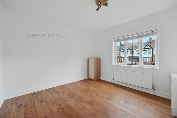 2 Bedroom Flat To Rent In Rosebank Gardens, York Road, Acton, W3