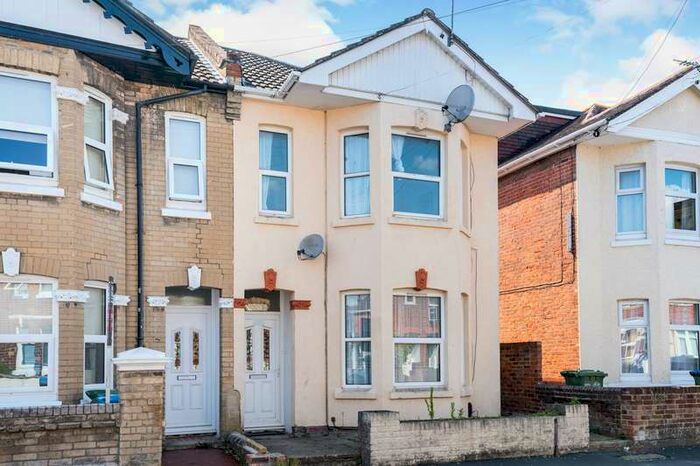 5 Bedroom Semi-Detached House To Rent In Coventry Road, Southampton, SO15