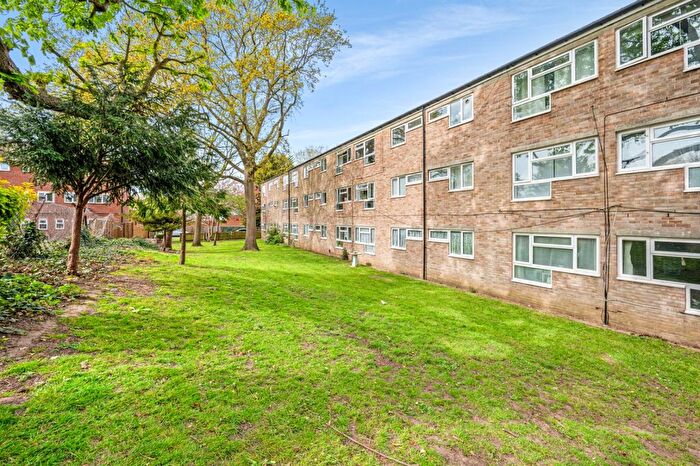 1 Bedroom Flat For Sale In Chislet Close, Beckenham, BR3