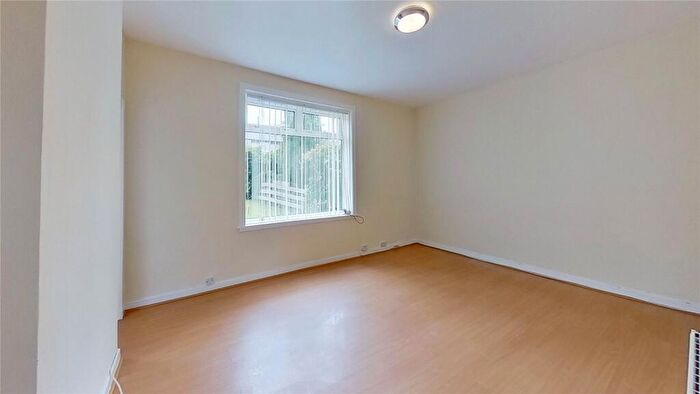 2 Bedroom Flat To Rent In Broomfield Crescent, Edinburgh, EH12
