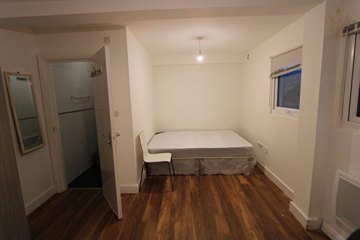 Studio To Rent In Cranfield Close, London, SE27