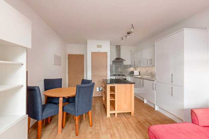 3 Bedroom Flat To Rent In Hopetoun Street, New Town, Edinburgh, EH7