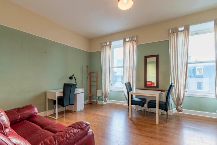 2 Bedroom Flat To Rent In Nicolson Street, Edinburgh, EH8