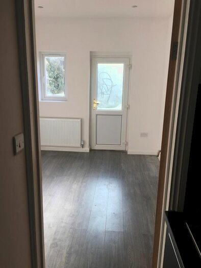 Studio To Rent In Exeter Gardens, Ilford, Essex IG1