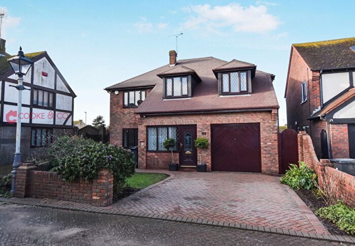 4 Bedroom Detached House For Sale In Fairfield Park, Broadstairs, Kent, CT10