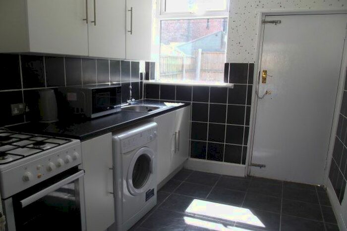 4 Bedroom Semi-Detached House To Rent In Holland Street, Liverpool L7