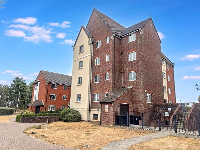 2 Bedroom Flat For Sale In Daytona Quay, Eastbourne, BN23