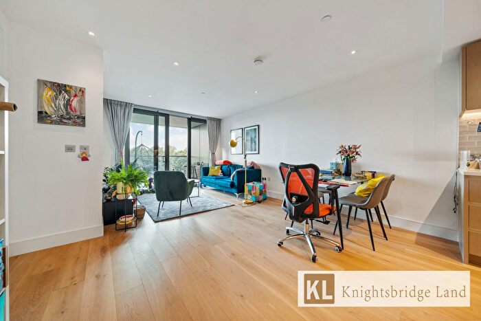 1 Bedroom Flat For Sale In Huntington House, Palmer Road, London, SW11