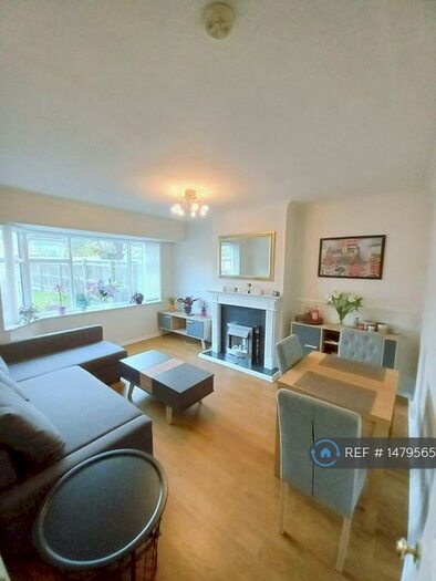 2 Bedroom Maisonette To Rent In Green Valley Ave, Swindon, SN25