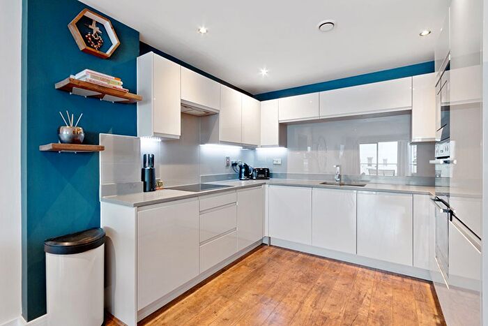 2 Bedroom Flat For Sale In Knightley Walk, Wandsworth Town, SW18