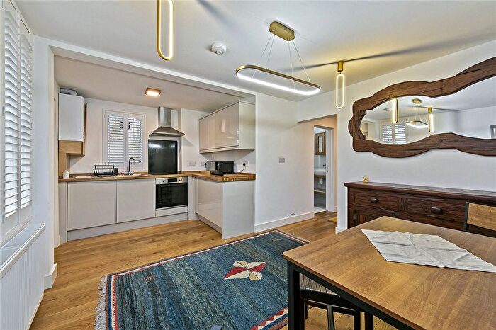 1 Bedroom Flat To Rent In Sheen Road, Richmond, TW9