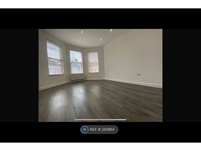 4 Bedroom Flat To Rent In Green Lanes, London, N4
