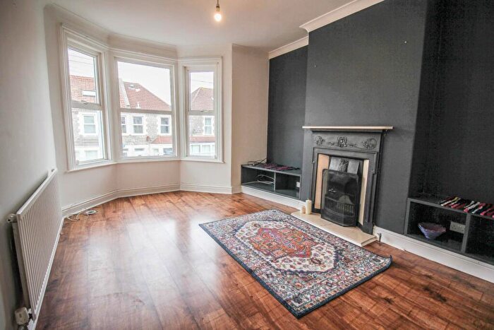 3 Bedroom Flat To Rent In Southend Road, BS23