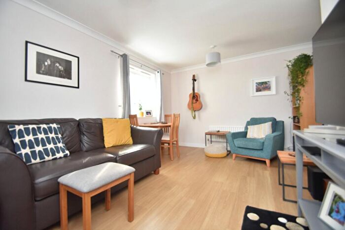 1 Bedroom Flat To Rent In Melville Road, Southsea, Hampshire, PO4