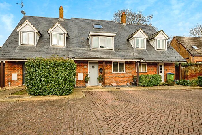 3 Bedroom Terraced House For Sale In Bicester Road, Aylesbury, HP19