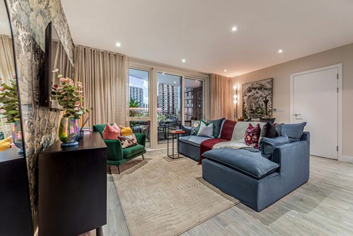 3 Bedroom Flat For Sale In Dagenham Green, Barking Amp; Dagenham, RM9