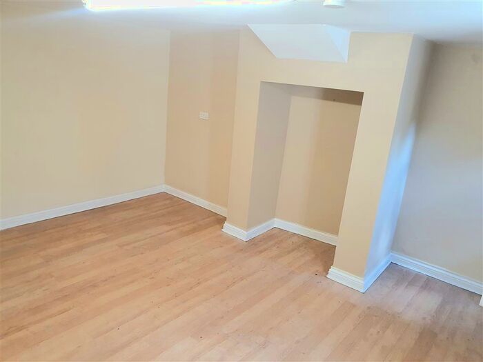 Studio To Rent In Moorbottom Road, Huddersfield, HD1