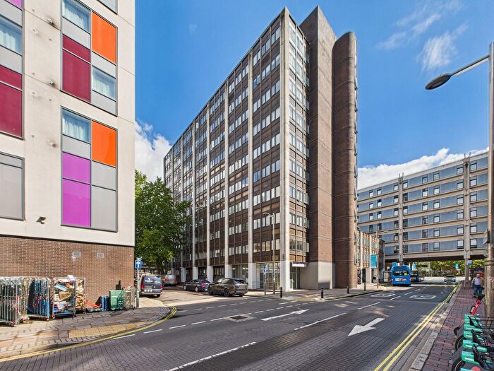 1 Bedroom Flat For Sale In Enterprise House, Isambard Brunel Road, Portsmouth, PO1
