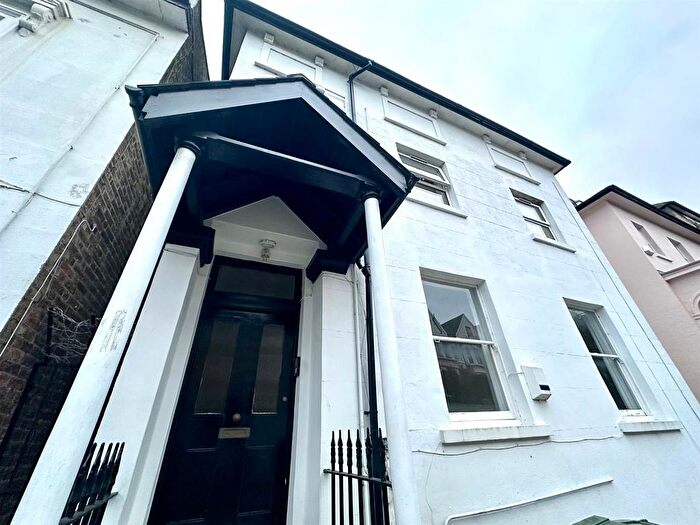 2 Bedroom Flat To Rent In Gipsy Hill, London, SE19
