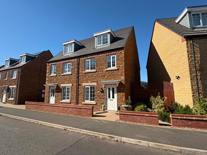 3 Bedroom Semi Detached House For Sale In Dragonfly Way, Pineham Village, Northampton, NN4