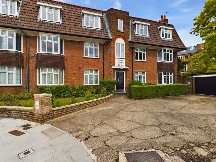 2 Bedroom Flat To Rent In Kelvin Drive, St Margarets, TW1