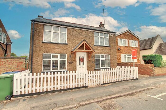 3 Bedroom Detached House For Sale In Huntingdon Road, Chatteris, PE16