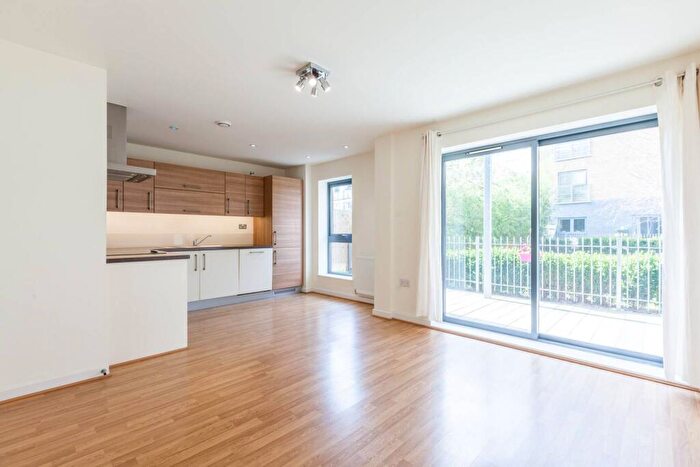 1 Bedroom Flat To Rent In Treby Street, Mile End, London, E3