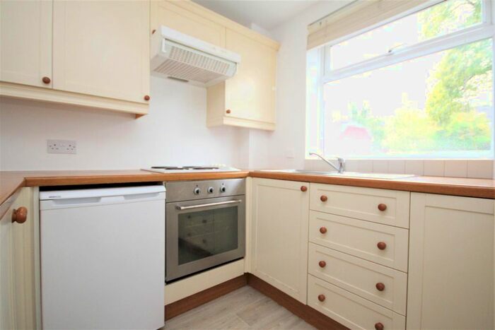 2 Bedroom Flat To Rent In Chesham Road, Guildford, GU1