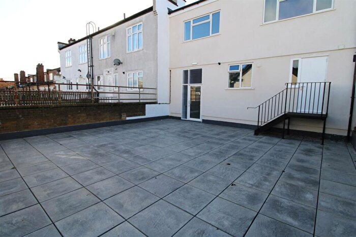 1 Bedroom Flat To Rent In Station Square, Petts Wood, Orpington, BR5