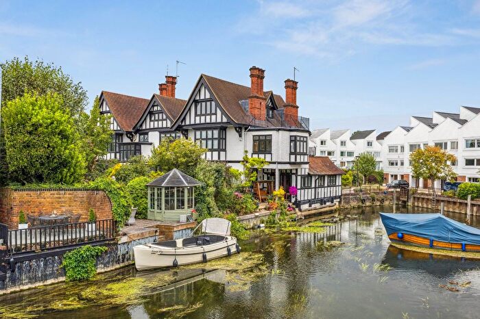 2 Bedroom Flat For Sale In Three Gables, Mill Road, Marlow, Buckinghamshire, SL7