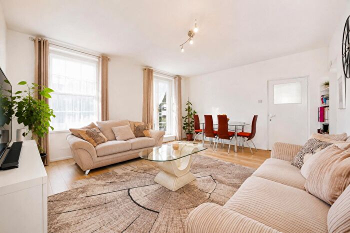 3 Bedroom Apartment For Sale In Phillip Street, Shoreditch, N1