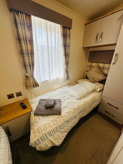2 Bedroom Caravan For Sale In Perowne Way, Sandown, PO36