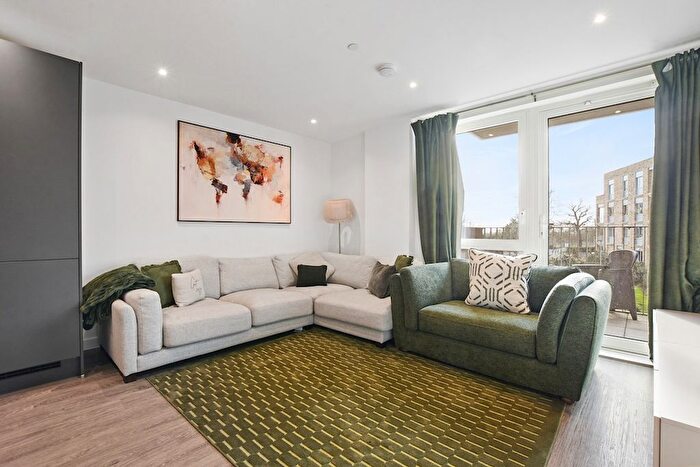 2 Bedroom Flat To Rent In Medawar Drive, London, NW7