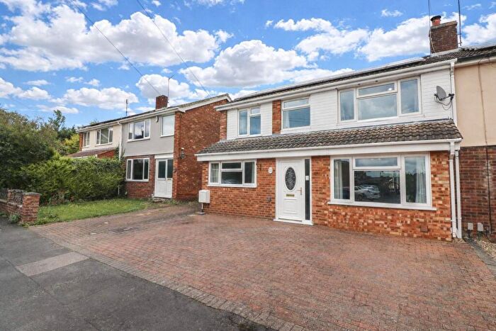 5 Bedroom Semi-Detached House For Sale In Fitzwilliam Road, Irthlingborough, NN9