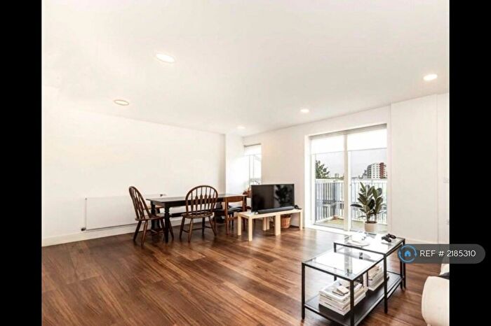 3 Bedroom Flat To Rent In Market Road, London, N7