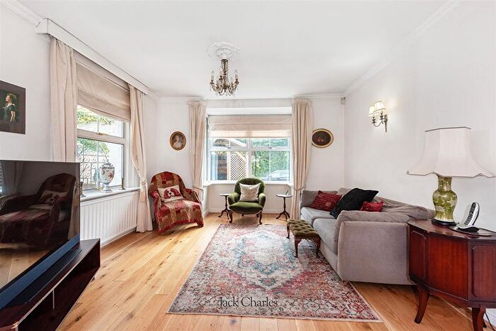 3 Bedroom Bungalow For Sale In Cornwallis Avenue, Tonbridge, TN10