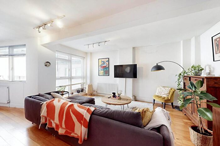 2 Bedroom Flat To Rent In St. Pauls Road, London, N1