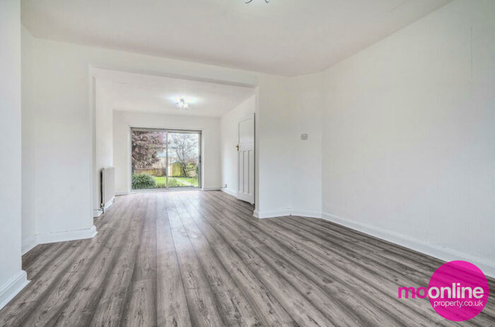 3 Bedroom Semi-Detached House To Rent In Barnet Lane, Barnet, EN5