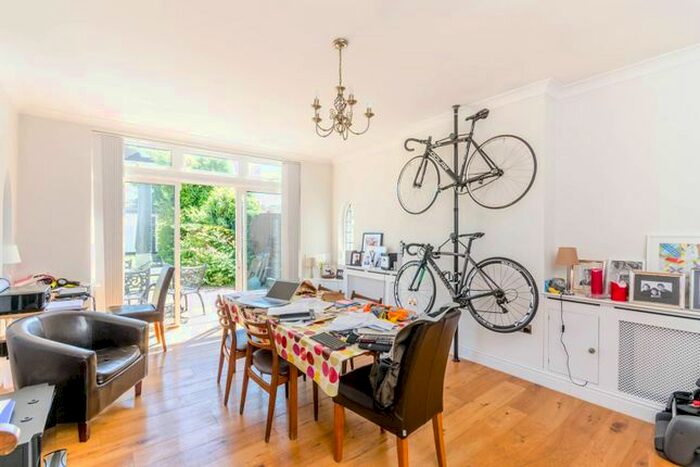 5 Bedroom Detached House To Rent In De Montfort Road, Streatham, London, SW16