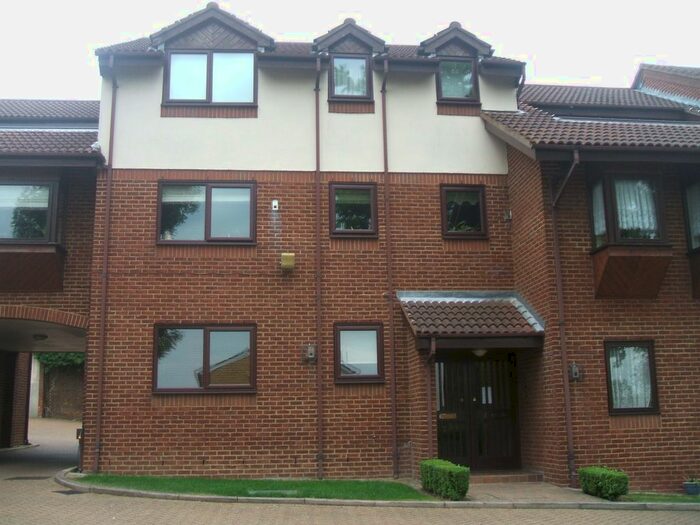 1 Bedroom Flat To Rent In Oak Lodge, Winchmore Hill, N21