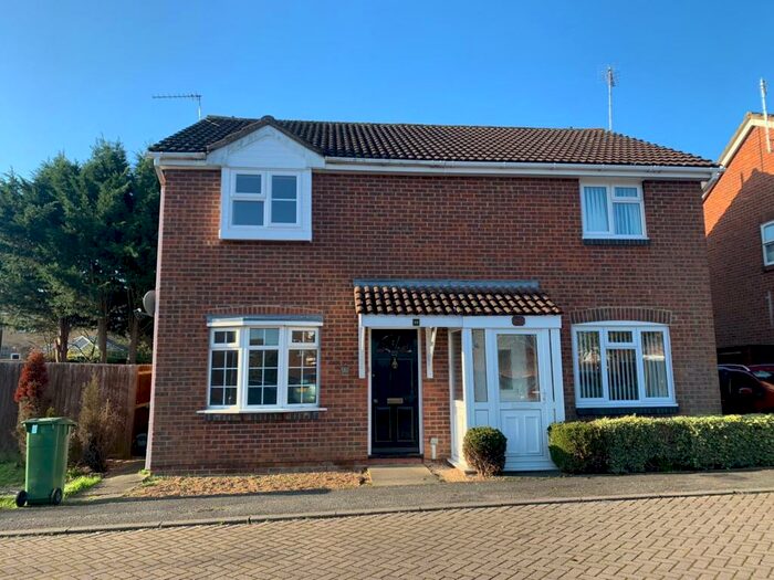 3 Bedroom Semi-Detached House To Rent In Larch Close, Aylesbury, HP20