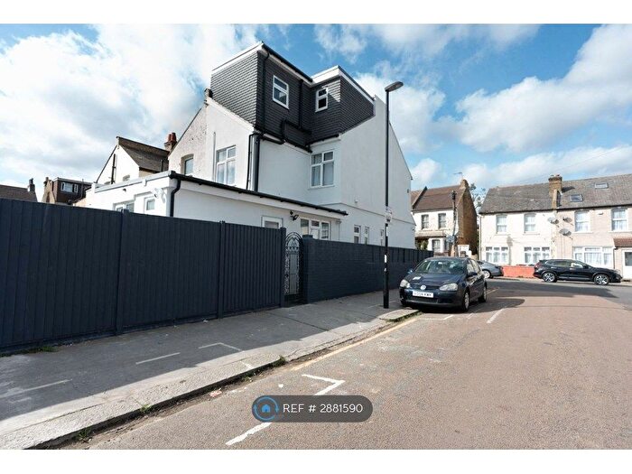 5 Bedroom End Of Terrace House To Rent In Lakehall Road, Thornton Heath, CR7
