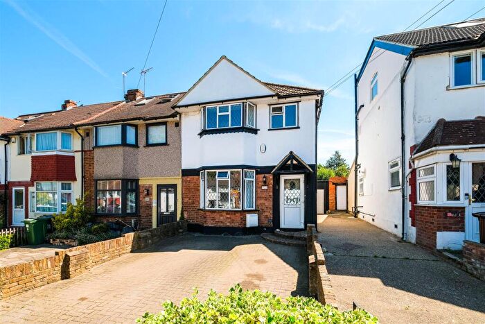 3 Bedroom End Of Terrace House For Sale In Drysdale Avenue, North Chingford, E4