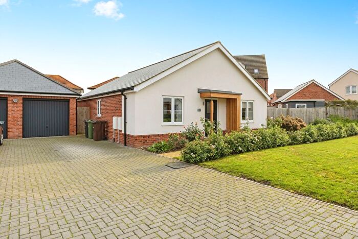 3 Bedroom Bungalow For Sale In Stubbs Close, Wymondham, Norfolk, NR18