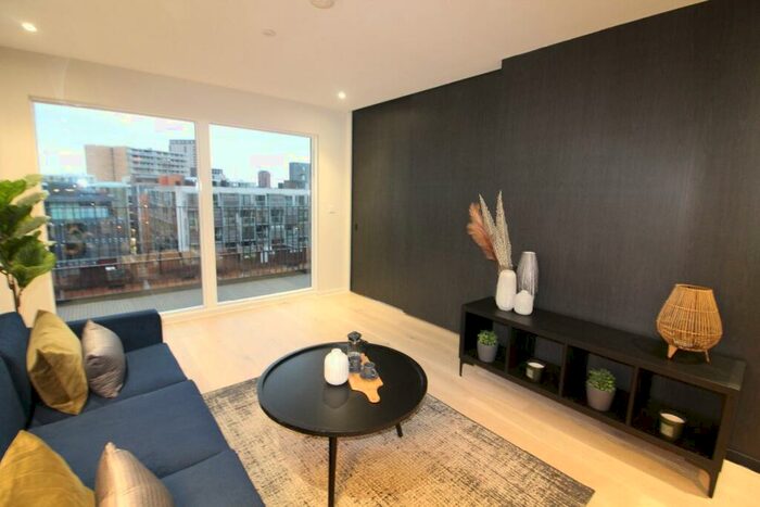 2 Bedroom Apartment To Rent In City Gardens, Castlefield, M15