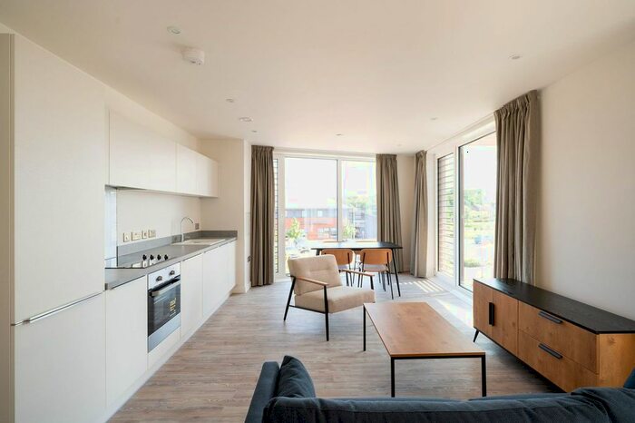 2 Bedroom Flat To Rent In Gillingham Gate Road, Chatham, ME4